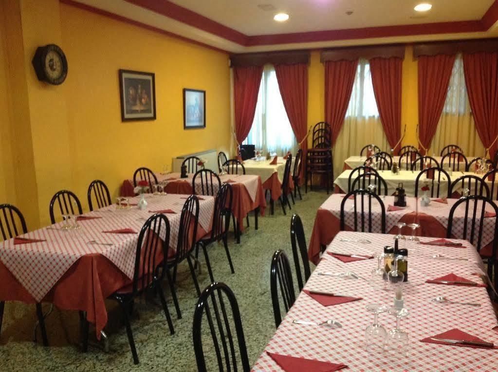 Hostal Julio トルヒーリョ エクステリア 写真