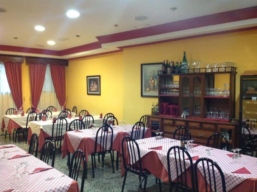 Hostal Julio トルヒーリョ エクステリア 写真
